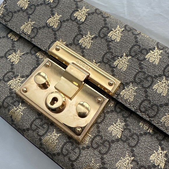 Gucci GG Supreme Bees Padlock Crossbody Bag - Picture 3 of 8